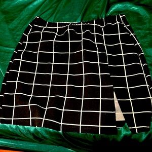 Black and White pattern skirt, size L